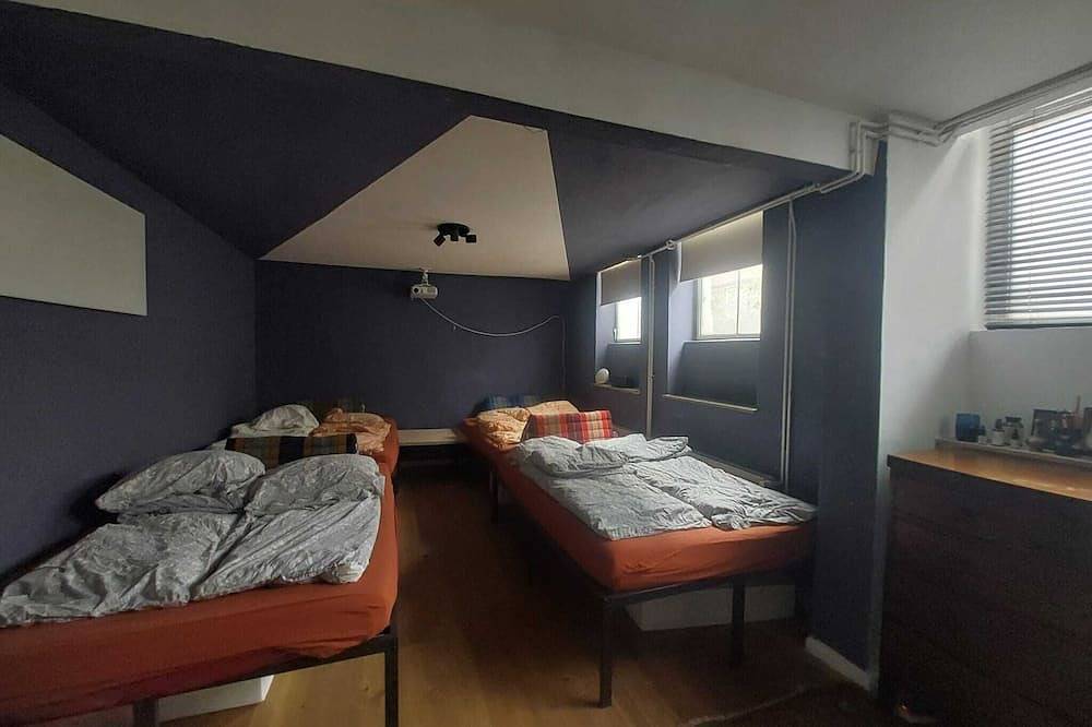 Ganze Wohnung, Family Friendly Funhouse Centrally Located in Ottensen in Ottensen Hamburg, Hamburg