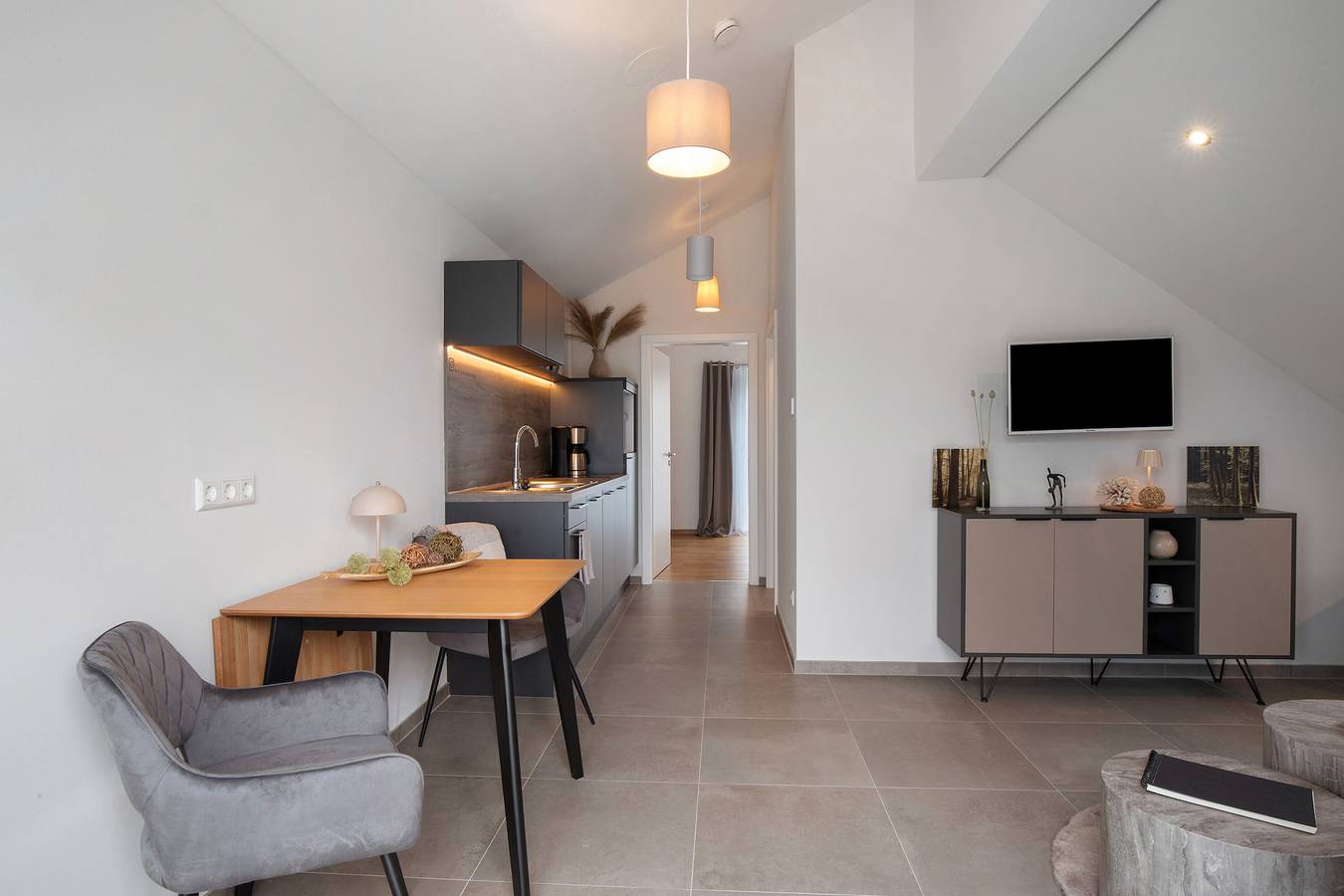 Ganze Wohnung, Ferienwohnung '6' mit Bergblick, privater Terrasse und Wi-Fi in Bad Ditzenbach, Landkreis Göppingen