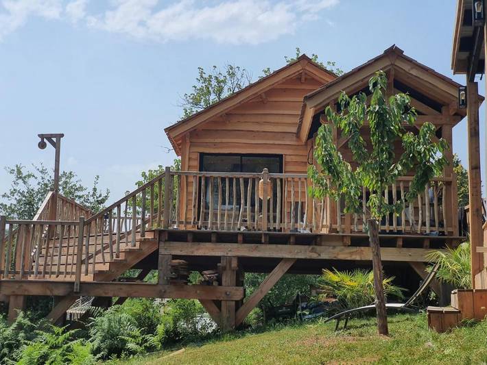 Gîte pour 4 personnes, avec jardin ainsi que sauna et jacuzzi à Royères