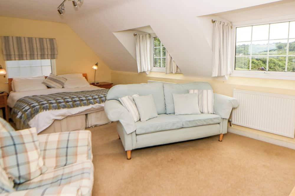 Beach Retreat, romantic, country holiday cottage in Aberporth in Aberporth, Cardigan Bay