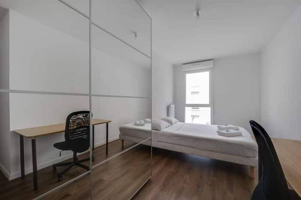 Entire apartment, Élégance en Banlieue Parisienne in Noisy-le-Sec, Seine-Saint-Denis