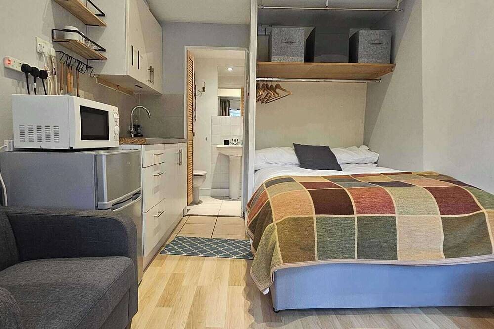 Ganze Wohnung, Tranquil Studio for 2 Free Parking Fast Wi-Fi in Reading, Berkshire