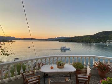 Gîte pour 3 personnes, avec balcon et jacuzzi dans Poros