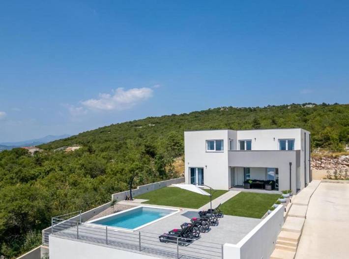 Ferienhaus für 9 Personen, mit Balkon und Terrasse in Šmrika