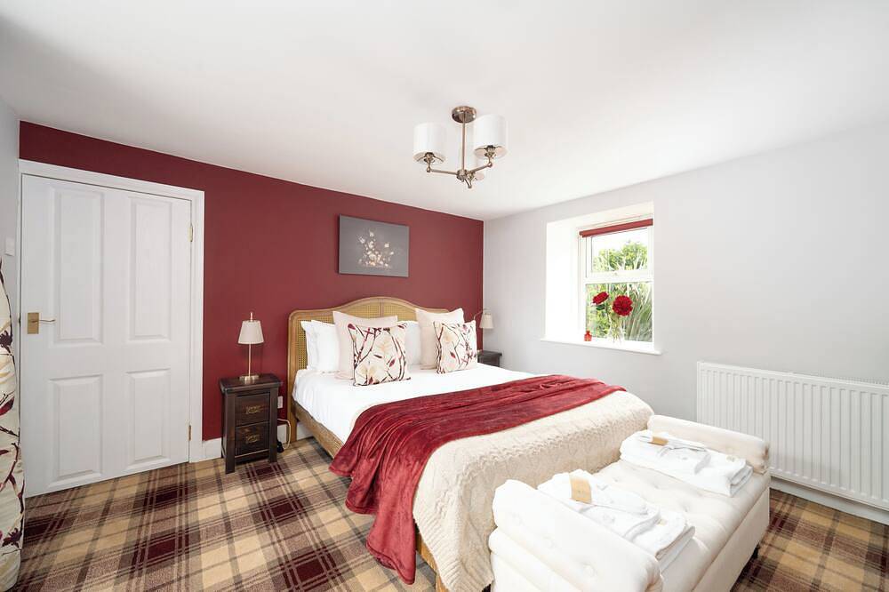 The Garden Cottage With Hot Tub, Pet Friendly! in Portsoy, Aberdeenshire