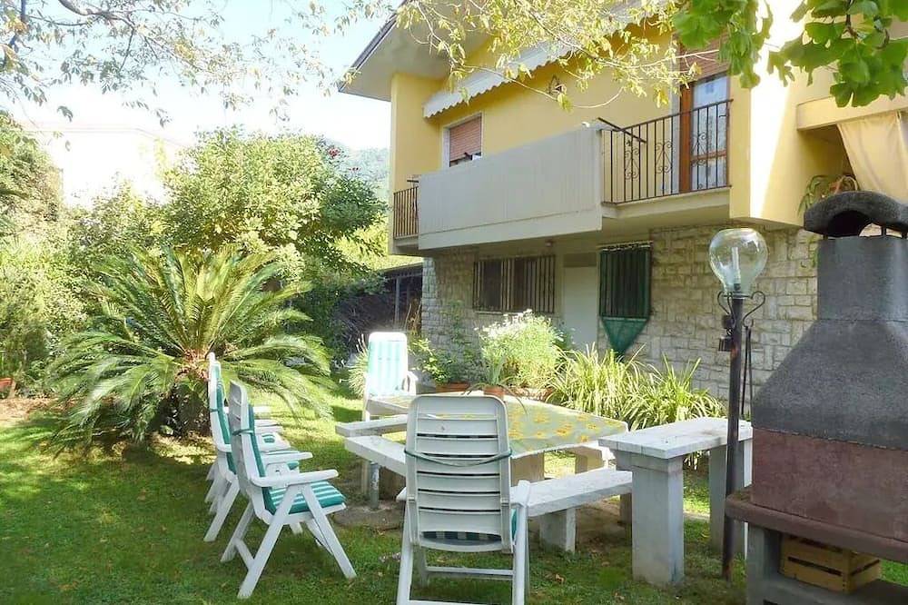 Apartamento entero, Flat with garden closed to see in Seravezza, Costa de la Maremma