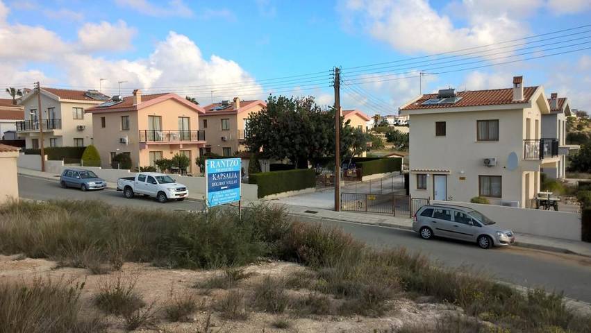 Location de vacances pour 4 personnes, avec piscine ainsi que jardin et vue dans Πισσούρι