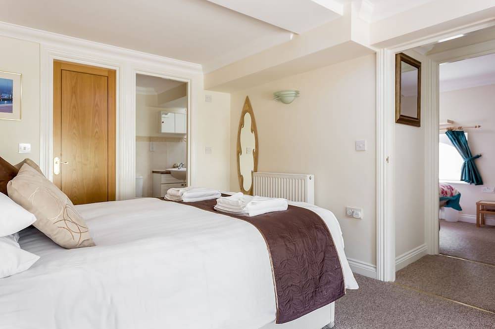 Entire apartment, Luxury spacious 2Br apartment 500m from beach and close proximity to New Forest in Boscombe, Bournemouth