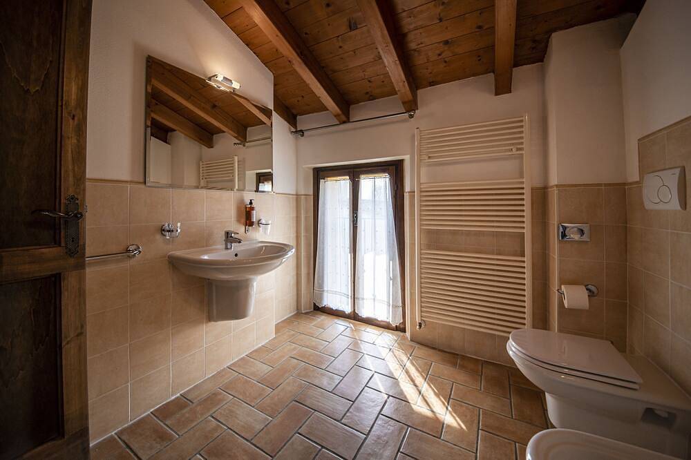 A B&B nestled in the nature of the Mincio Park. The ideal place to relax in Volta Mantovana, Mantua Province
