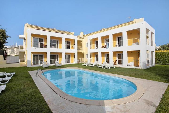 Casa de huéspuedes para 10 personas, con jardín además de piscina y balcón en Portimão