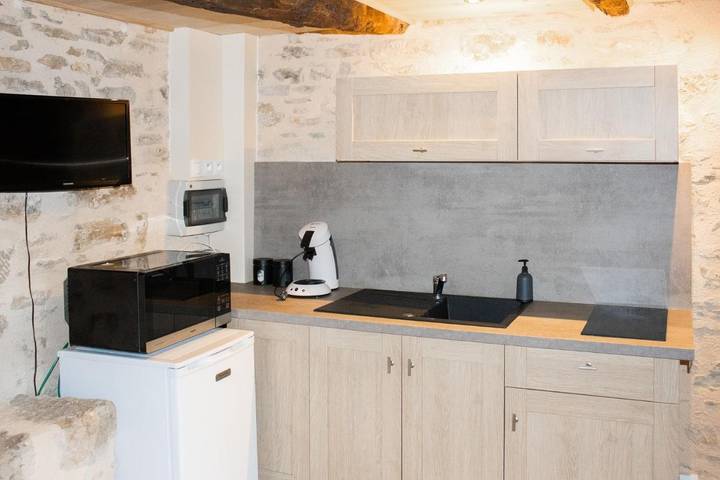 Location de vacances pour 2 personnes, avec terrasse ainsi que jardin et piscine à Saint-Jean-de-Laur - 3