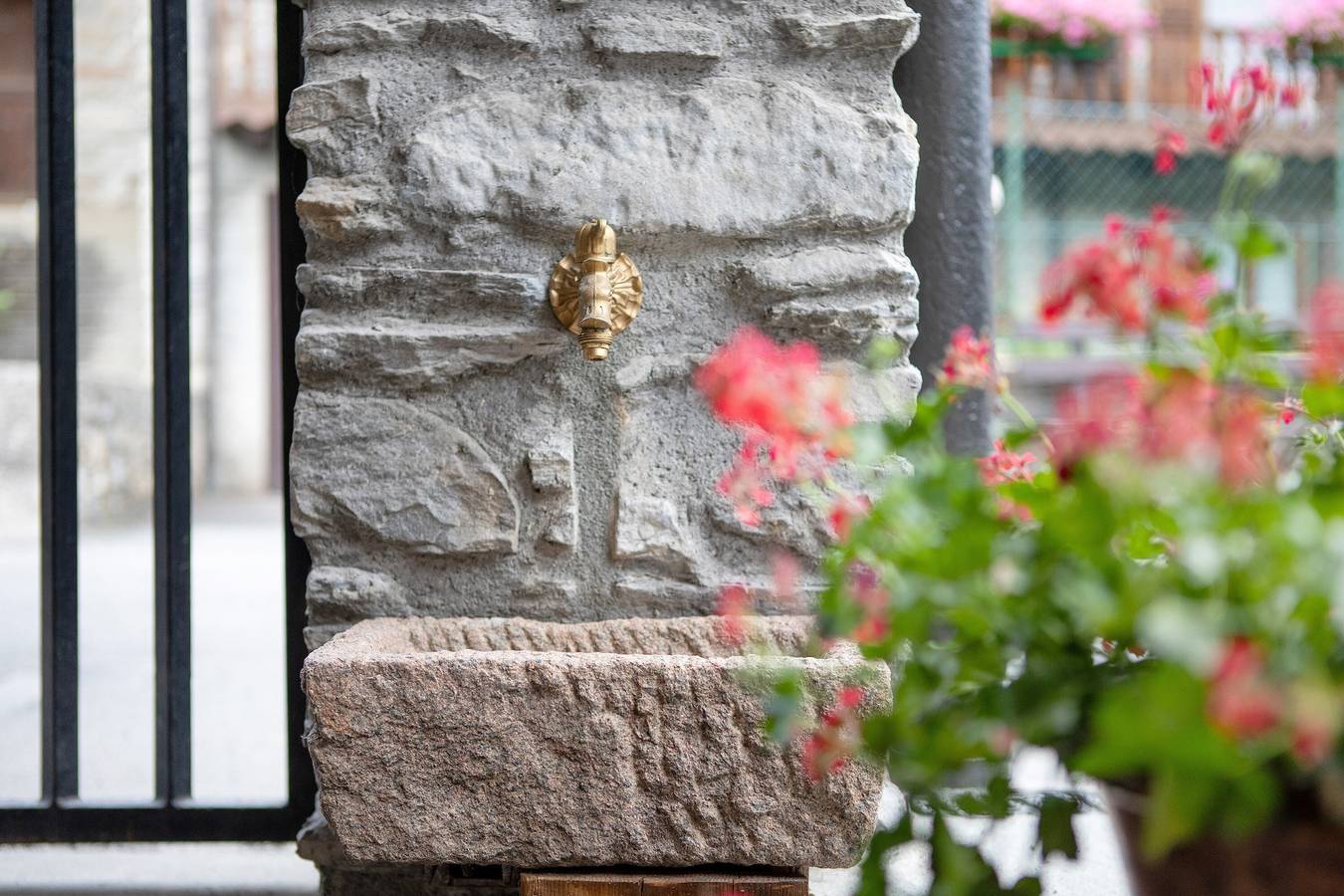 Appartement entier, Appartement 'Sotto' avec terrasse privée et Wi-Fi in Morgex, Comune di Morgex