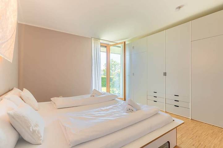 Ganze Wohnung, Gnadenseeblick – 107 m² mit Garten & Terrasse direkt am See in Allensbach, Untersee