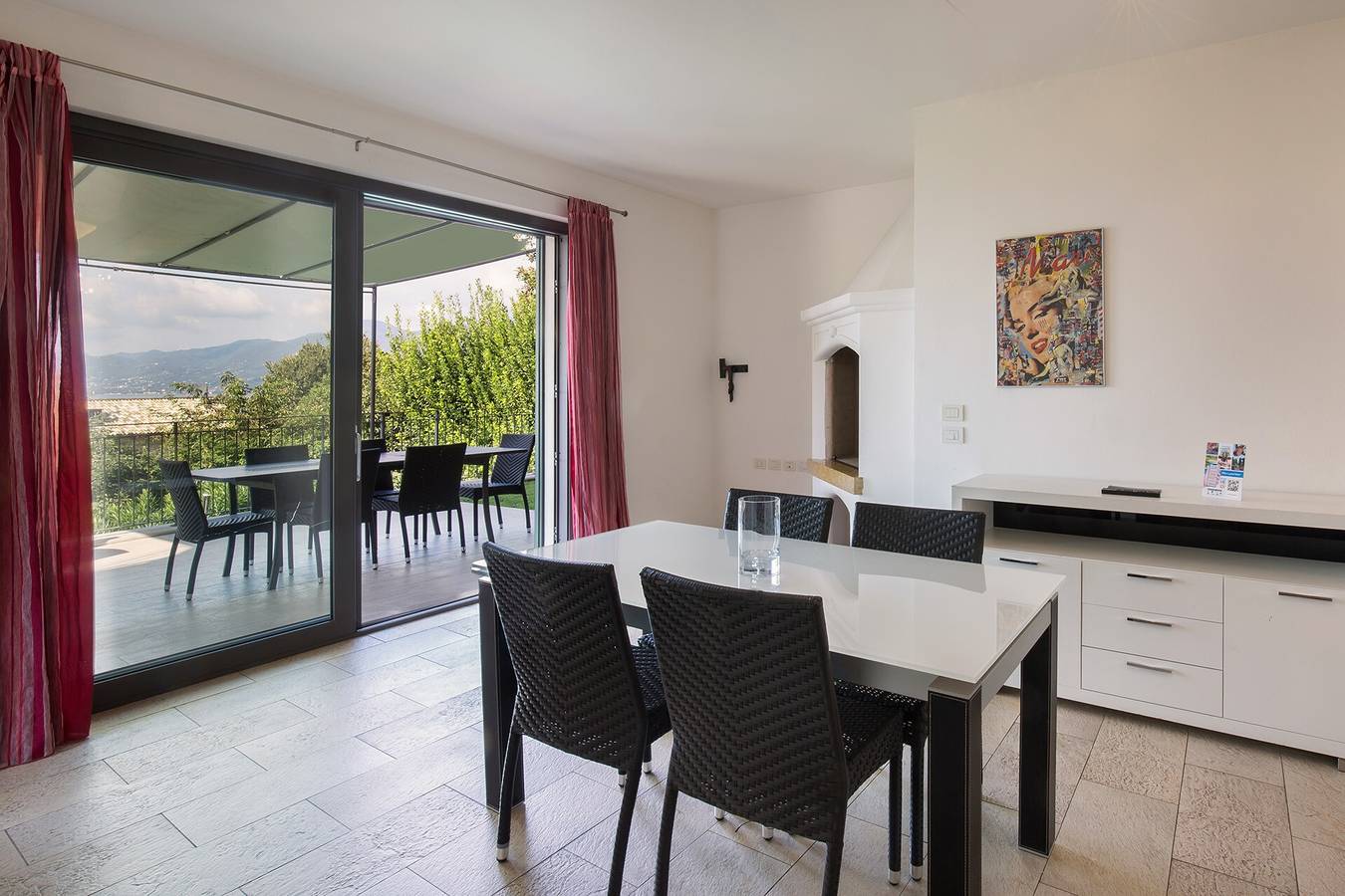 Entire apartment, Villa Loncrino: Spacious Ground Floor with Patio, Garden and Pool in Torri del Benaco, Garda Mountains