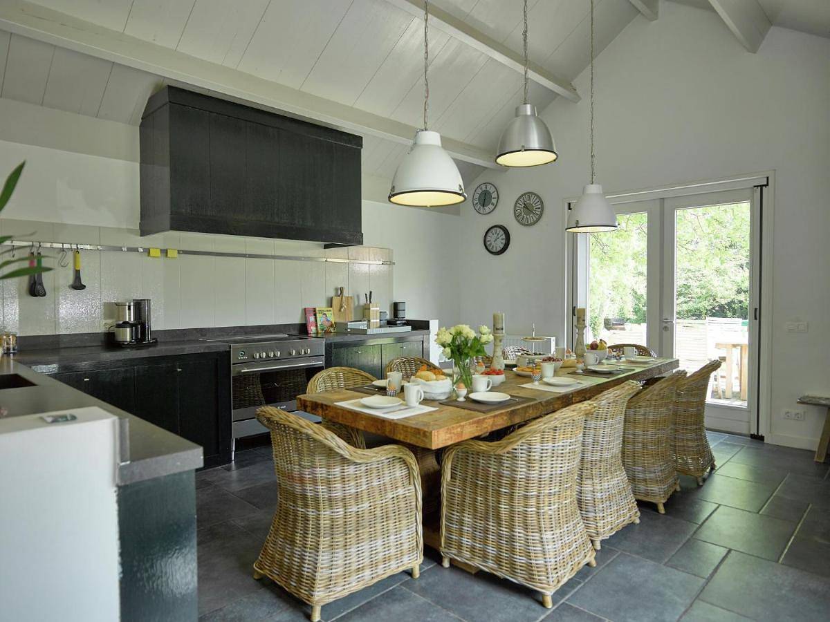 Four-Bedroom Holiday Home in Zuidzande, Seeländisch Flandern