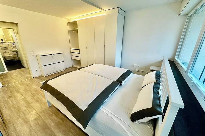 Ganze Wohnung, Zentrale 3-Zi Wohnung Karlsruhe | 2 Balkone & WLAN in Karlsruhe, Rheinebene
