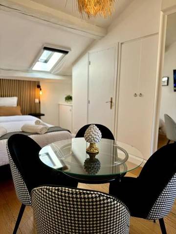 Gîte pour 2 personnes dans Théâtre des Halles