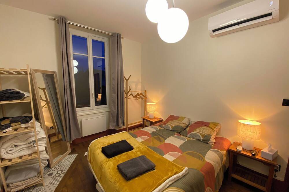 Entire apartment, Spacious apartment 200m from the station and the Loire, with private garden in Nevers, Nièvre