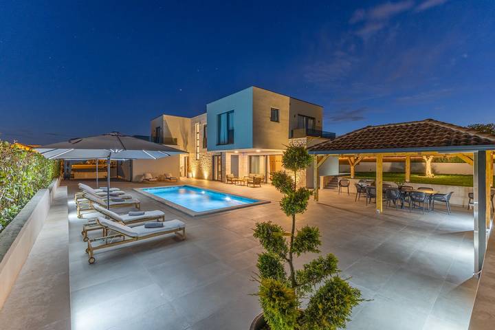 Ferienhaus für 8 Personen, mit Garten und Pool in Porec und Umgebung