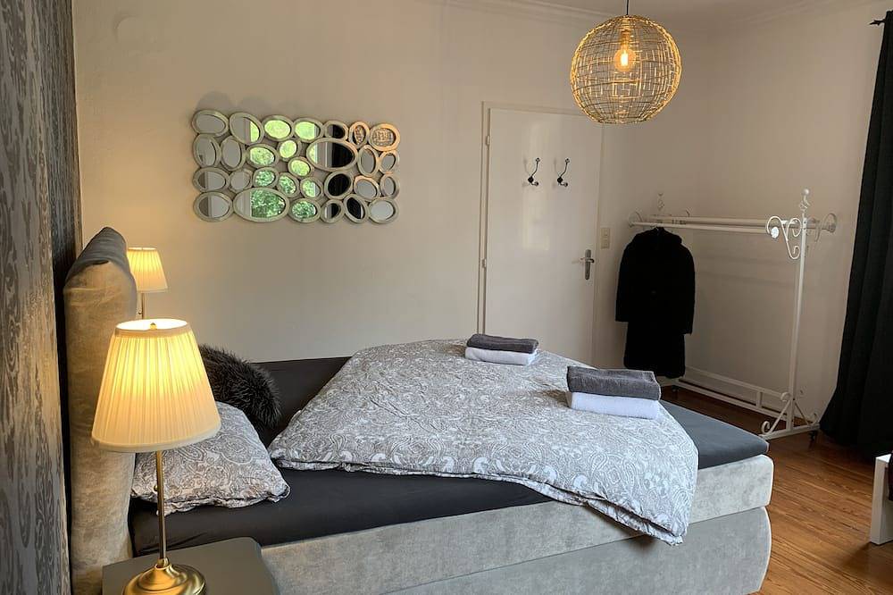 Ganze Wohnung, 5 Minuten vom Outlet Großes Xl Ferien-Business-City-Family-Apartment für 6 Gäste in Metzingen, Neckar-Alb