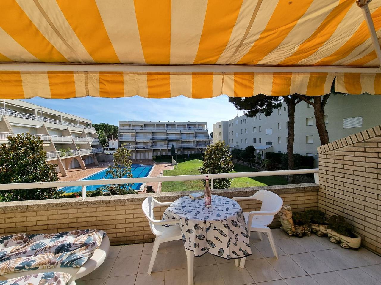 Ganze Wohnung, Helle 2-Zimmer-Wohnung nahe dem Strand von Riells in l'Escala, Oberampurien