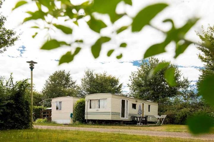 Camping pour 4 personnes, avec bassin pour enfant en Charente