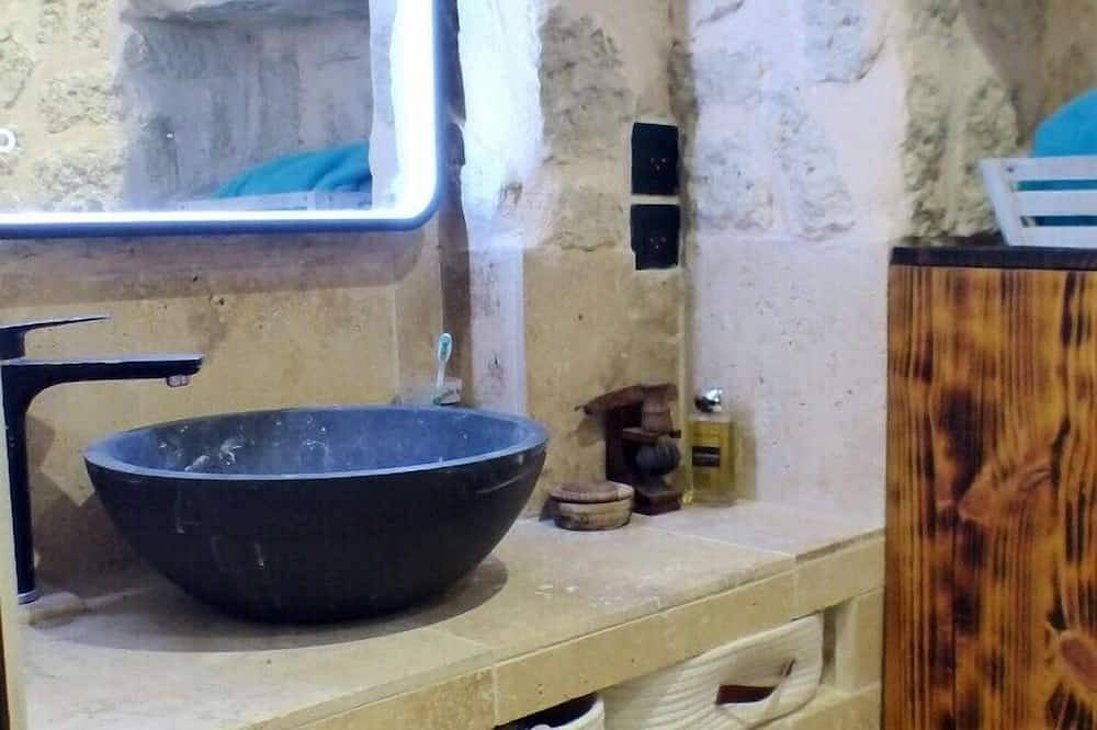 Geheel appartement, Atypical apartment in the city center of Ollioules in Ollioules, Toulon regio