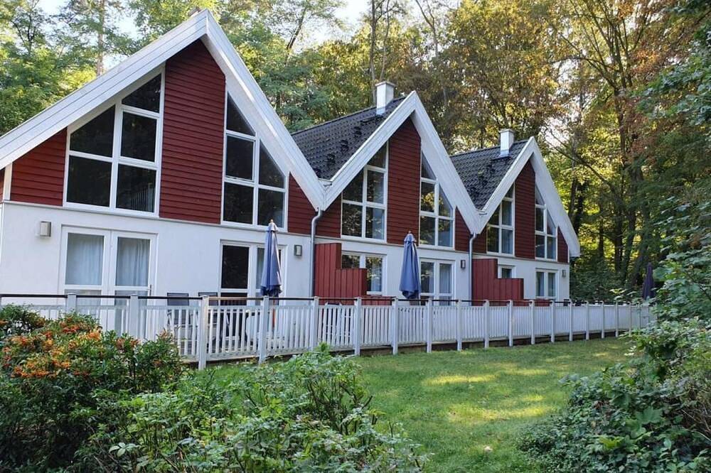 Familienhaus am Wald im Schlosspark Bad Saarow, 264m², 12+4 Pers, Sauna, Kamin in Bad Saarow, Dahme-Seengebiet