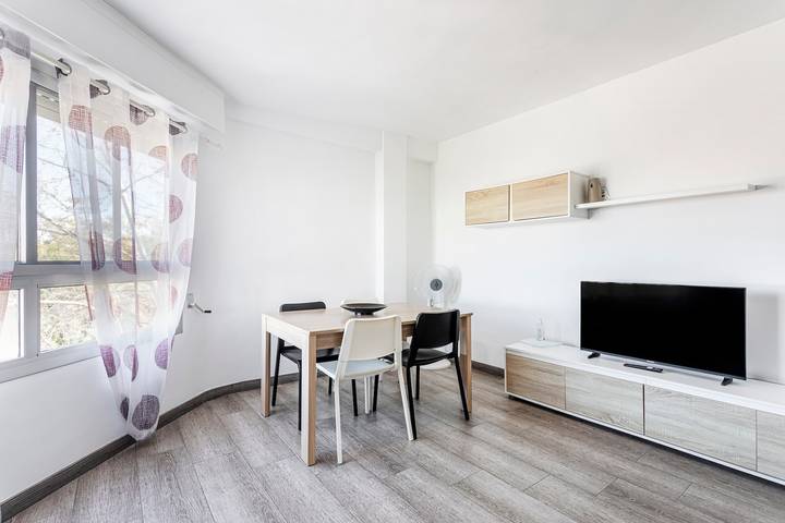 Ganze Wohnung, Ferienhaus „5 Minuten vom Zentrum Valencias“ mit Balkon, Wlan und Klimaanlage in Benetússer, Costa de Valencia
