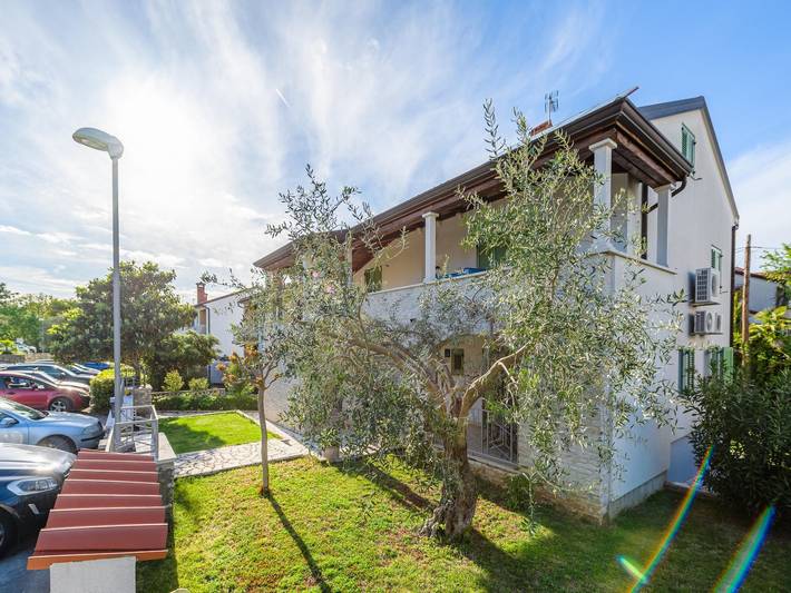 Ferienwohnung für 10 Personen, mit Garten und Terrasse in Poreč