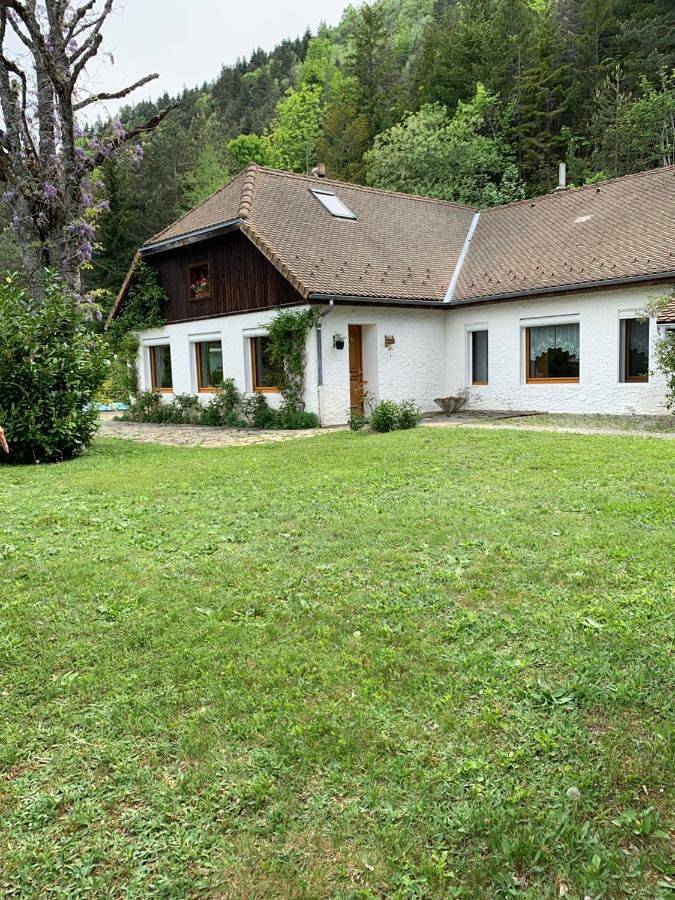 Chambre d’hôte pour 2 personnes, avec piscine ainsi que jardin et terrasse dans l' Isère