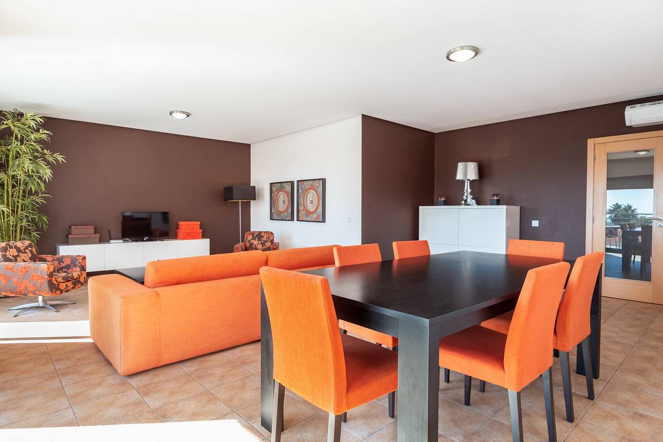 Ganze Wohnung, Ferienwohnung für 8 Personen mit Balkon in Praia da Rocha, Portimão