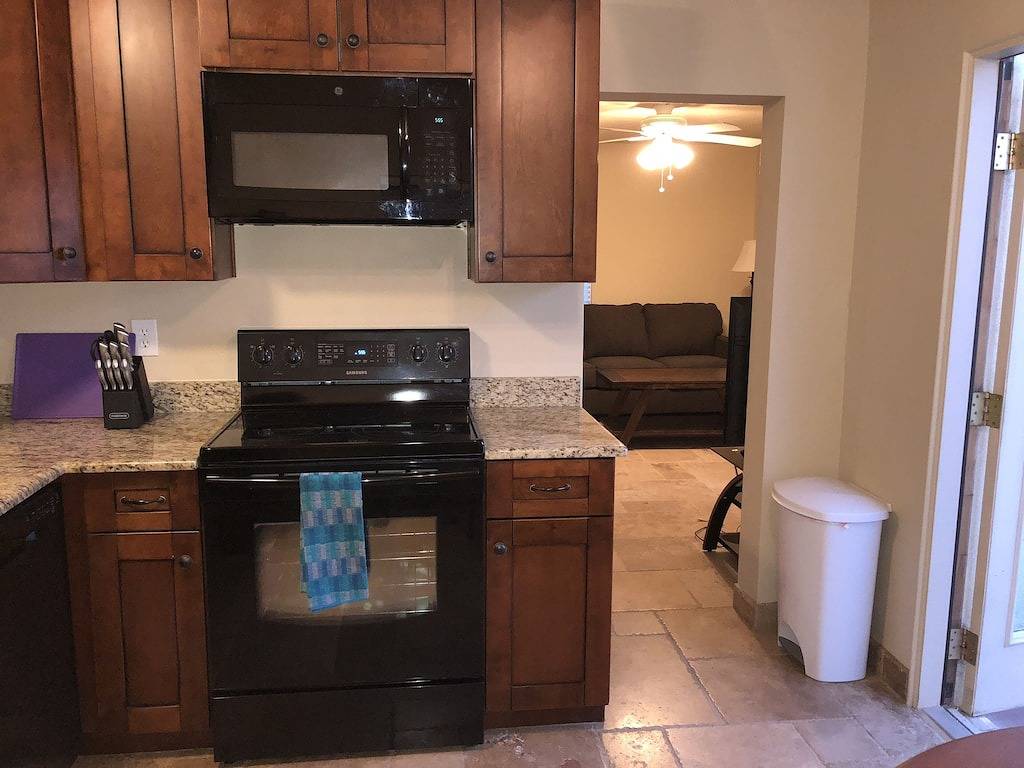 Saubere, luxuriöse 1 Schlafzimmer mit allem, was Sie brauchen. Granit, Travertin! in Tucson, Pima County