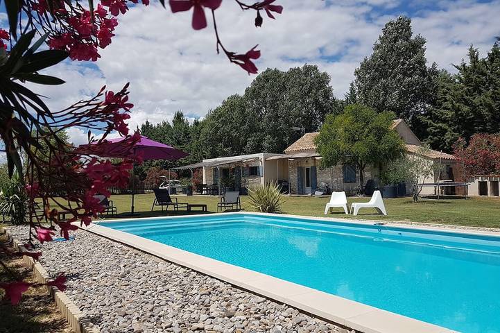 Villa pour 5 personnes, avec jardin ainsi que jacuzzi et terrasse, animaux acceptés