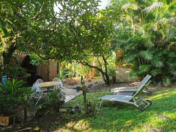 Location de vacances pour 4 personnes, avec jardin et terrasse à Bouillante