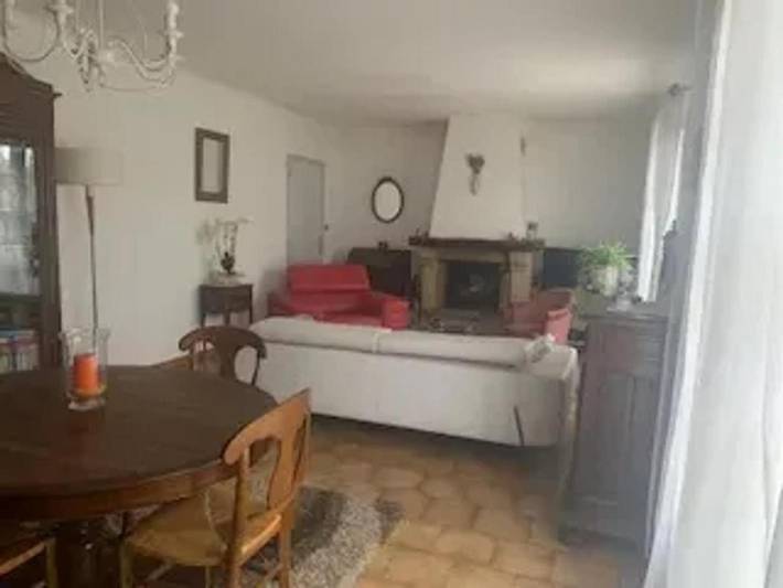 Location de vacances pour 6 personnes, avec piscine ainsi que jardin et terrasse à Milhaud - 2