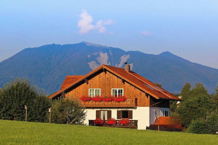 Ganze Wohnung, Ruhige - liebevoll eingerichtete Ferienwohnung für 2 Personen. in Murnau am Staffelsee, Das Blaue Land