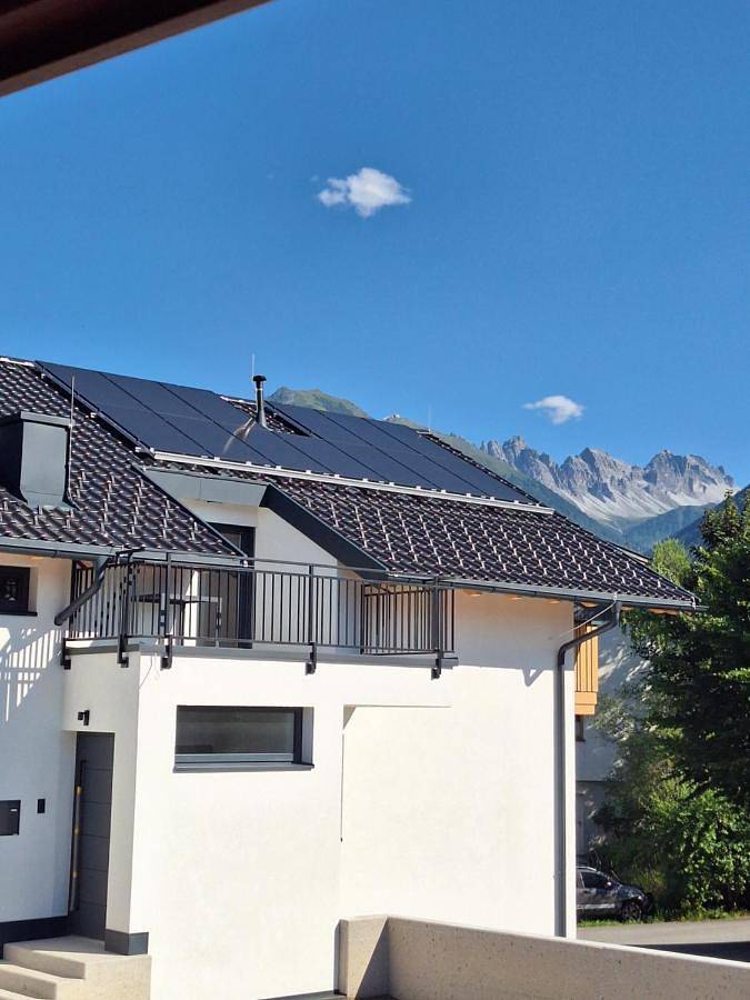 Ferienwohnung für 7 Personen, mit Balkon und Ausblick in Oberperfuss