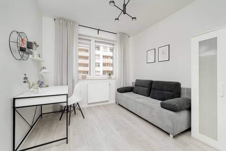 Entire apartment, Spacious Apartment for 6 Persons | Parking and Balcony in Wrocław, Lower Silesia