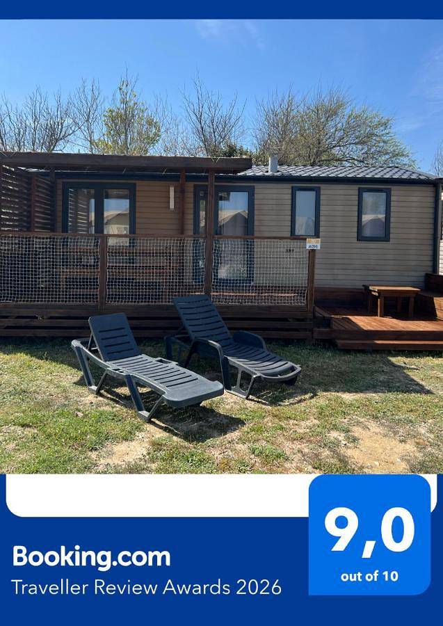 Camping pour 6 personnes, avec jardin ainsi que piscine et vue, animaux acceptés à Torreilles