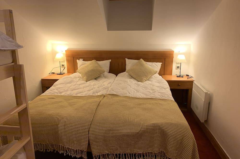 Apartamento entero, Propiedad de entrada y salida de esquí con chimenea acogedora y cálida. in Les Arcs, Bourg-Saint-Maurice