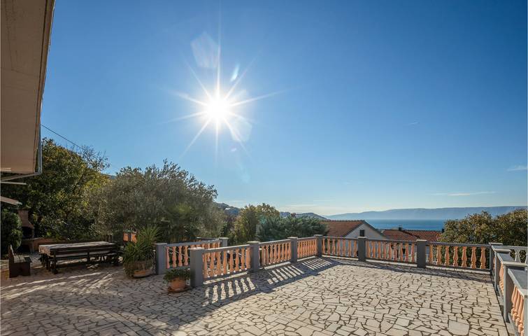 Modernes Apartment mit Terrasse, in der Nähe der Küste und des Stadtzentrums in Klenovica in Klenovica, Primorje-Gorski Kotar