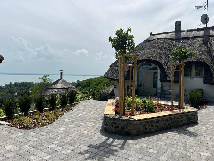 Ferienwohnung für 4 Personen, mit Terrasse und Garten sowie Pool und Sauna in Badacsony
