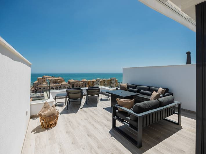 Apartamento para 6 personas, con Balcón y Terraza además de Jardín y Piscina para niños en Myramar