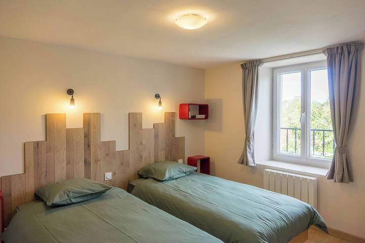 2/6 person house with enclosed courtyard and private garden located in the Loire Valley. in Darvoy, Sologne
