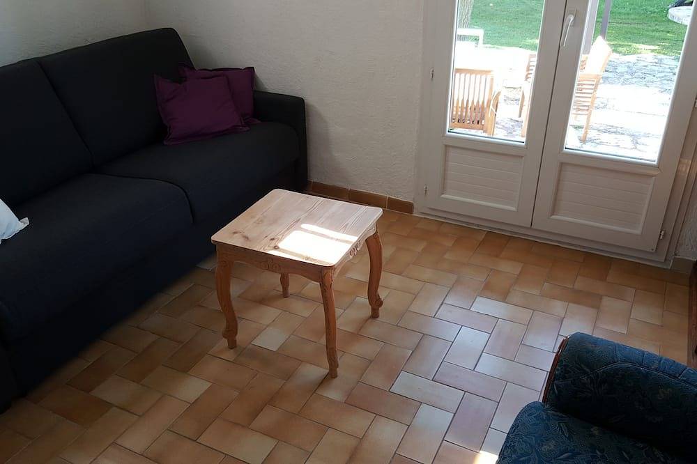 Villa tout confort 8 personnes avec piscine in Velleron, Vaucluse