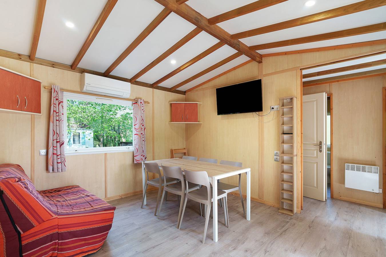 Chalet « Le Convivial Cottage » avec piscine partagée, Wi-Fi et climatisation in Saint-Martial-de-Nabirat, Périgord Noir