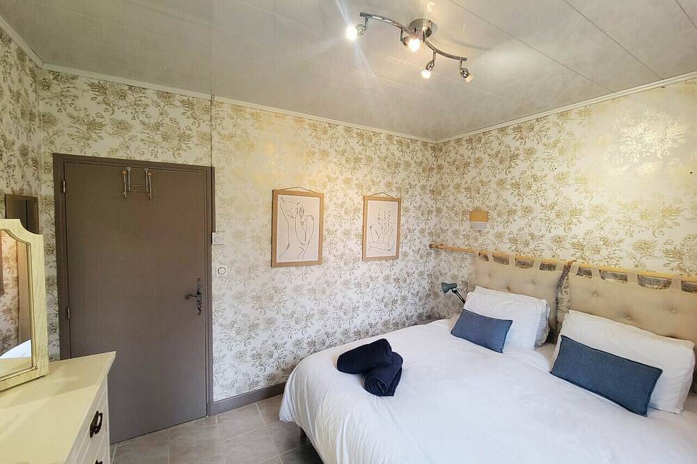Charmant gîte avec piscine, climatisation, vue et Wifi haut débit in La Sauvetat-du-Dropt, Région de Marmande