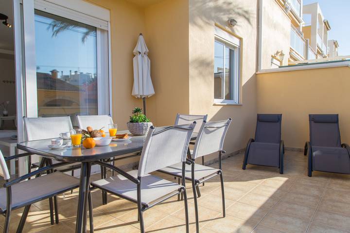 Ganze Wohnung, Ferienwohnung für 4 Personen mit Balkon in Las Marinas, Dénia