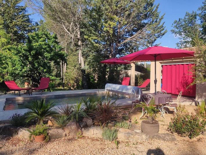 Chambre d’hôte pour 2 personnes, avec Terrasse ainsi que Jardin et Piscine à Pourrières